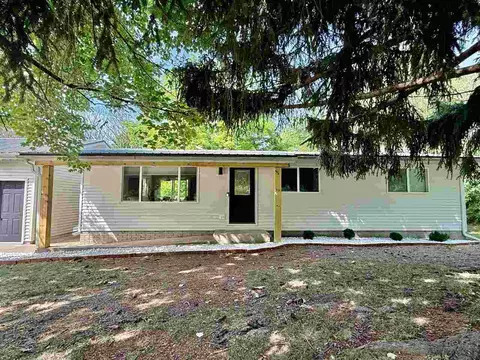 2765 Anchorage Rd NE, Solon, IA 52333