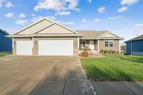 2095 Fieldcrest Ln, Ely, IA 52227