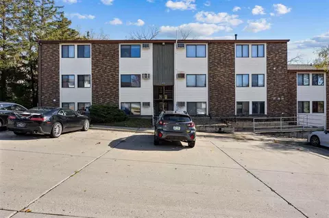 810 Benton Dr, Iowa City, IA 52246