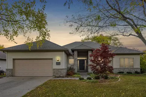 2713 Oakmont Ct, Coralville, IA 52241