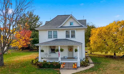 513 S Dubuque St, Solon, IA 52333