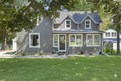 2016 Hollywood Blvd, Iowa City, IA 52240