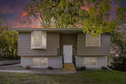 232 27th St NW, Cedar Rapids, IA 52405