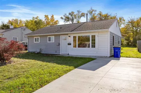 2433 8th Ave SW, Cedar Rapids, IA 52404