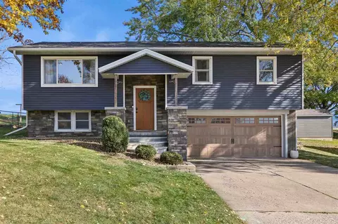 112 Circle Dr, Williamsburg, IA 52361