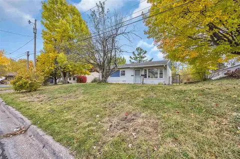 2311 23rd St Ct, Bettendorf, IA 52722