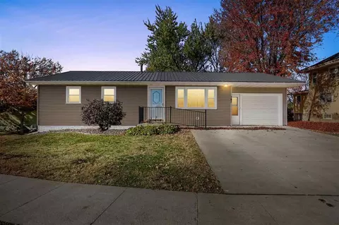147 Circle Dr, Williamsburg, IA 52361
