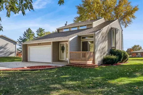 607 W Pine St, Marengo, IA 52301