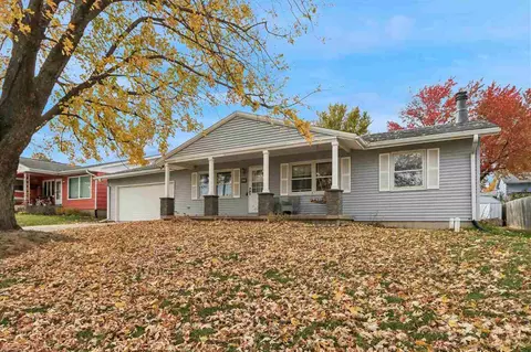 908 Van Dr, Williamsburg, IA 52361