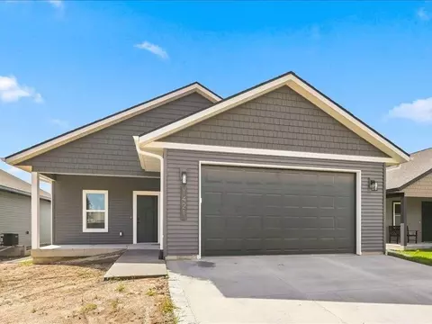 1421 Duncan Dr, Muscatine, IA 52761