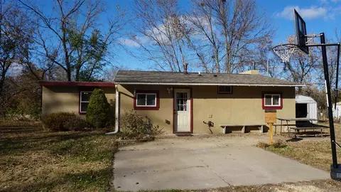 4377 Ocean Blvd SE, Iowa City, IA 52240