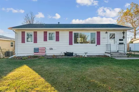 1630 25th St, Marion, IA 52302