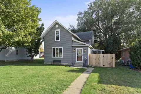 1015 E 2nd St, Washington, IA 52353