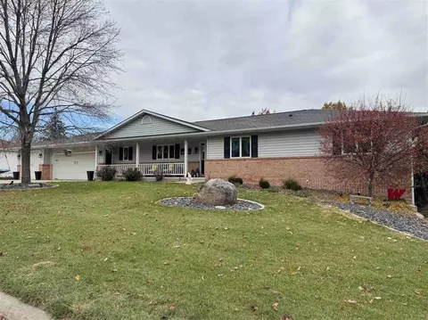 1202 W State St, Williamsburg, IA 52361