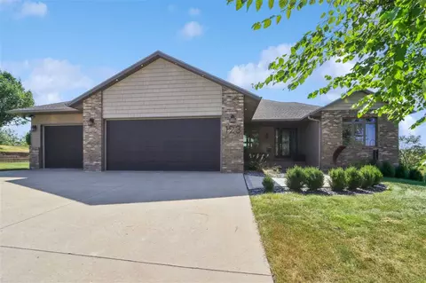 123 Bedford Rd, Williamsburg, IA 52361