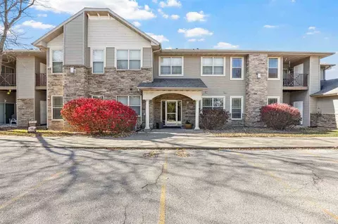 1718 Algonquin Rd, Iowa City, IA 52245
