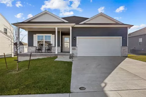 623 E Goldfinch Dr, Tiffin, IA 52340