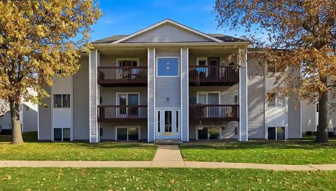 560 Augusta Cir, North Liberty, IA 52317