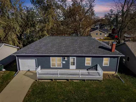 323 SE Norwick Rd SW, Cedar Rapids, IA 52404