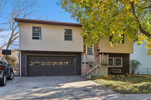1242 Dover St, Iowa City, IA 52240