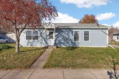 2432 Whispering Meadow Dr, Iowa City, IA 52240