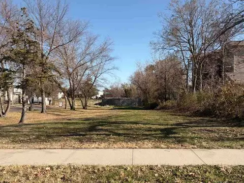 3050 Center Point Rd NE, Cedarrapids, IA 52402