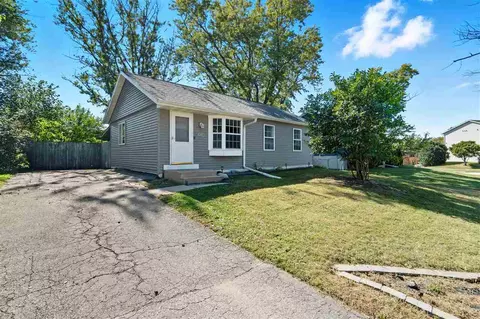 4413 Surrey Ct, Marion, IA 52302