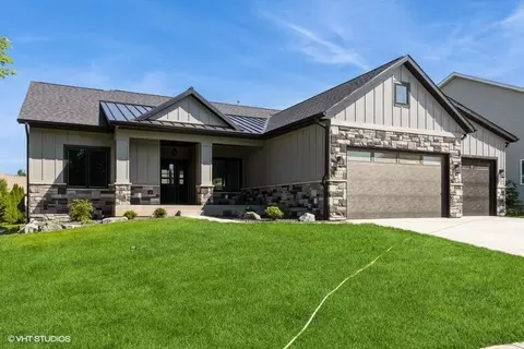 653 Huntington Dr, Iowa City, IA 52245