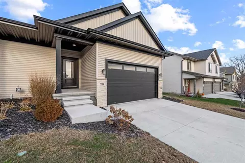 922 Oakland Trl, Solon, IA 52333