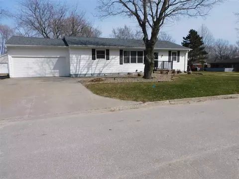 121 N West St, North English, IA 52316