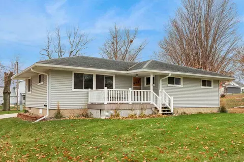 205 E Washington St, Norway, IA 52318