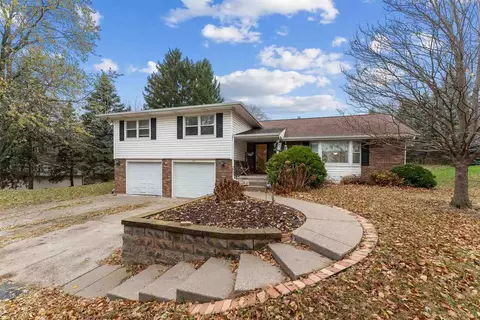 2685 Northwood Dr, Muscatine, IA 52761