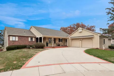 6 Gilmore Ct, Iowa City, IA 52246