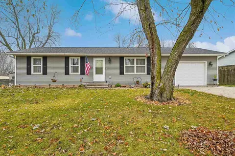 601 Maplewood Dr, Center Point, IA 52213