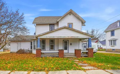 221 S Ave D, Washington, IA 52353