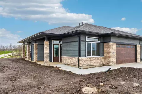 1903 Country Club Dr, Coralville, IA 52241