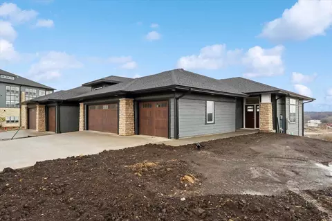 1909 Country Club Dr, Coralville, IA 52241
