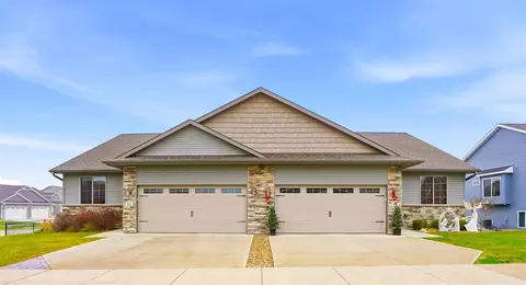 622 Dakota Ave, Tiffin, IA 52340