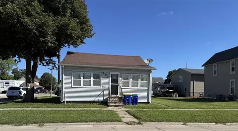 302 E 5th St, Washington, IA 52353