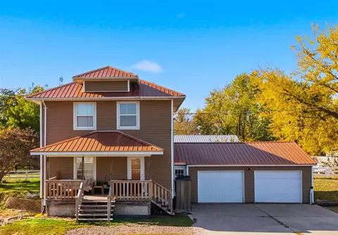 1627 S Iowa Ave, Washington, IA 52353