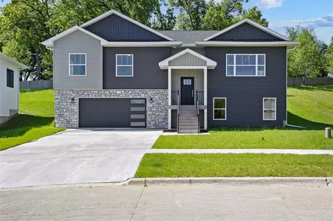 706 Silver Ln, Iowa City, IA 52245
