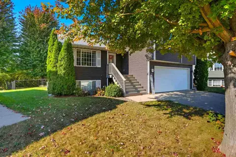 1404 Dickenson Ln, Iowa City, IA 52240