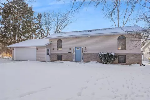 1521 Prairie Du Chien Rd, Iowa City, IA 52245