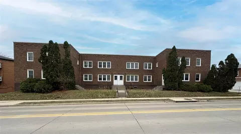 5 Woolf Ave, Iowa City, IA 52246
