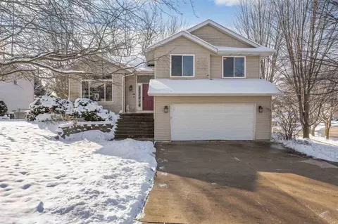 1784 Park Ridge Dr, Coralville, IA 52241