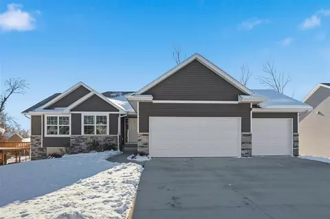 2103 Shady Grove Rd SW, Cedar Rapids, IA 52404