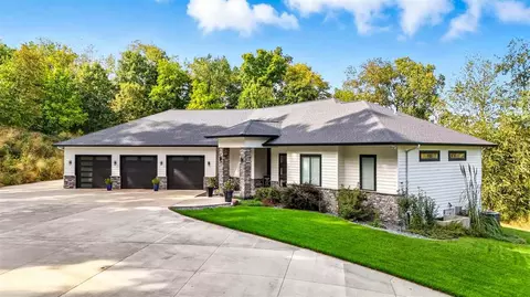 2651 Willow Ct NE, North Liberty, IA 52317