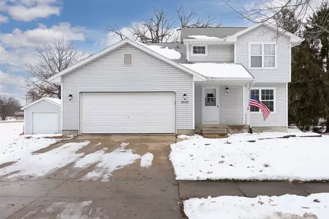 1505 Rock Island Dr, Ely, IA 52227