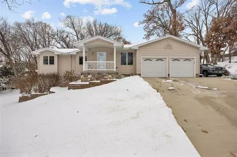 3800 Antelope Trl NE, Cedar Rapids, IA 52402