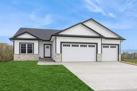 1023 High Ridge Trl, Solon, IA 52333